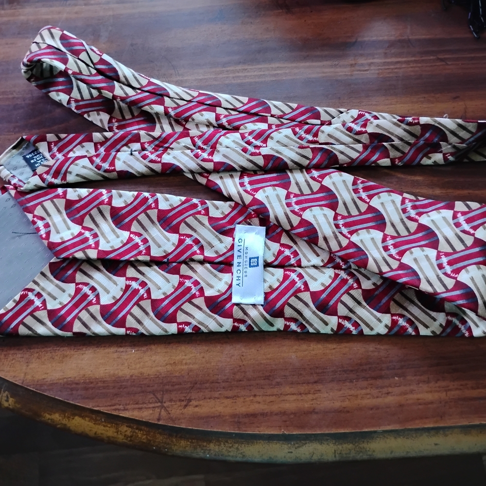 Givenchy Vintage Red and Cream Patterned Tie